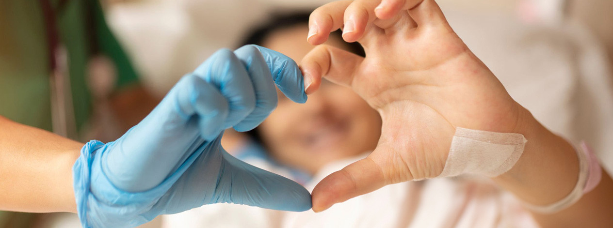 on-cancer-treatment-love-sign-hands-twohands-procedure-doctorpatient-oc